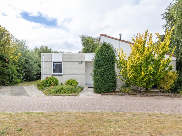 Ooghduyne 205, Julianadorp