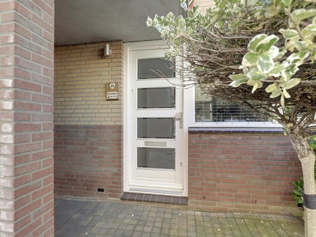 Koolmees 18, De Lier