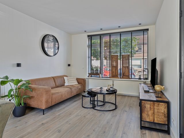 Oranje Nassaustraat 31, Middelharnis