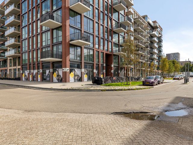 Perzikweg 130, Leiden