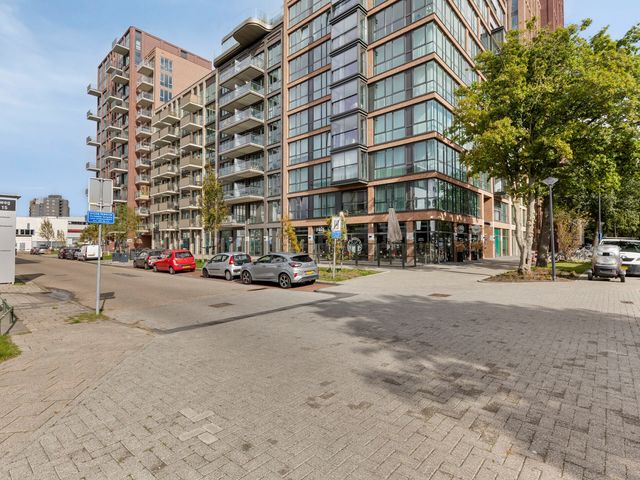 Perzikweg 130, Leiden
