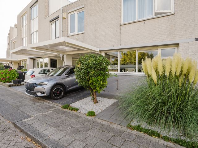 Marga Klompéstraat 53, Spijkenisse