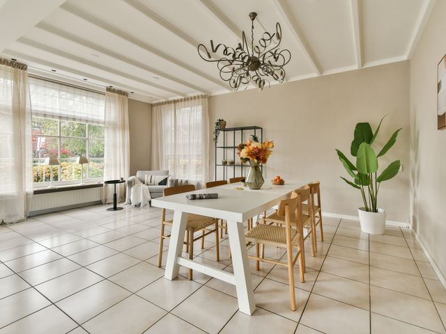 Noordeinde 175, Roelofarendsveen