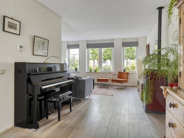 Van Overveststraat 8, Oud-Vossemeer