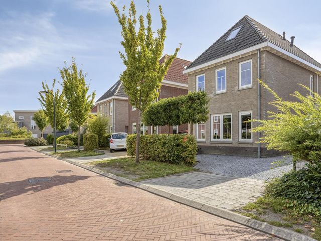 Van Overveststraat 8, Oud-Vossemeer