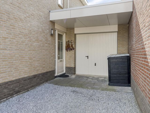 Van Overveststraat 8, Oud-Vossemeer