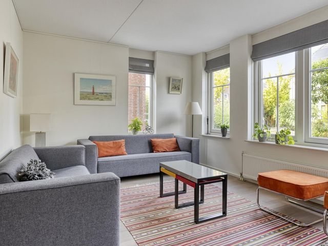 Van Overveststraat 8, Oud-Vossemeer