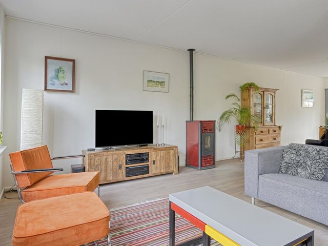 Van Overveststraat 8, Oud-Vossemeer