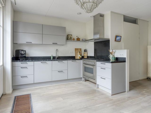 Van Overveststraat 8, Oud-Vossemeer