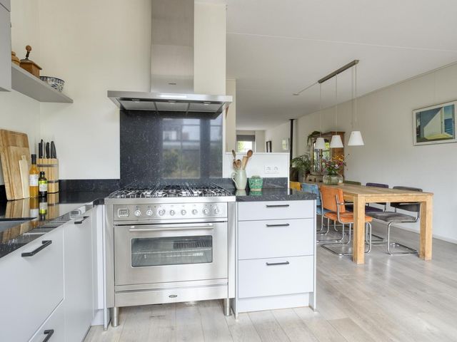 Van Overveststraat 8, Oud-Vossemeer