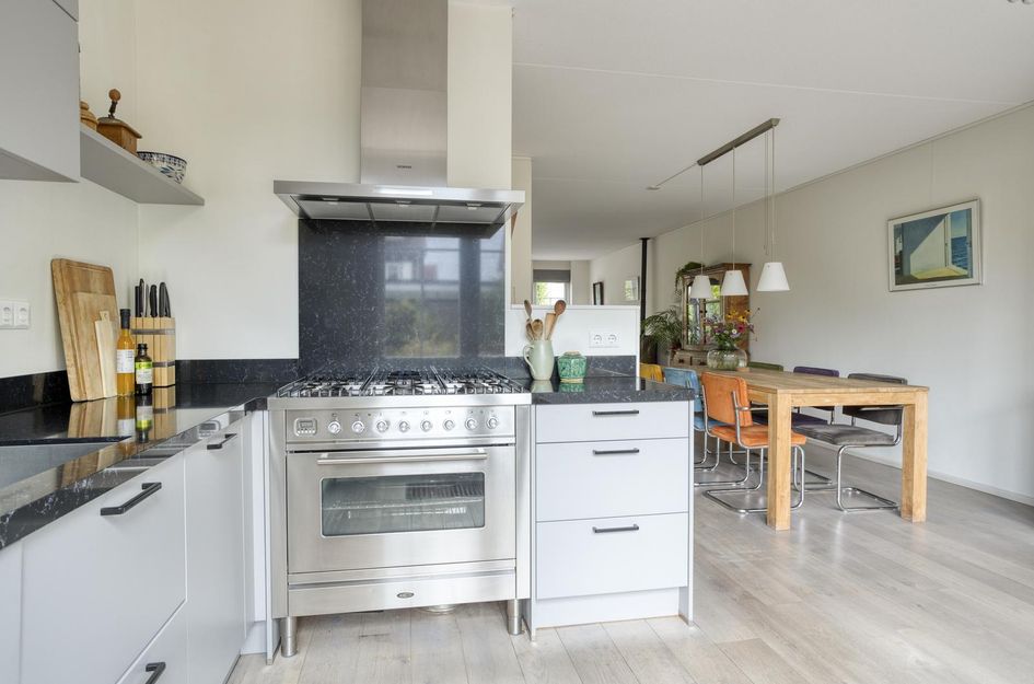 Van Overveststraat 8