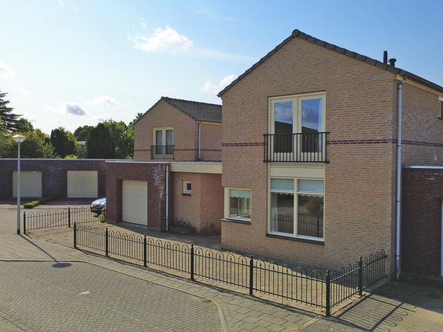 Beatrixstraat 13, Overasselt