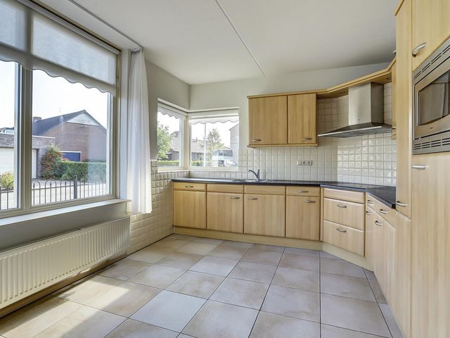 Beatrixstraat 13, Overasselt