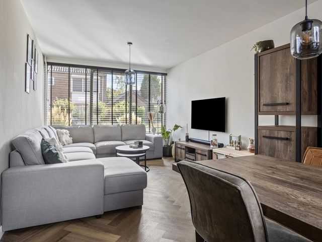 Prunuslaan 12, Roosendaal