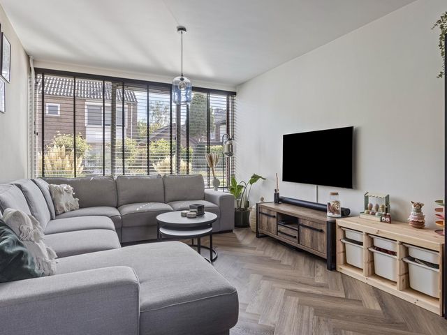 Prunuslaan 12, Roosendaal