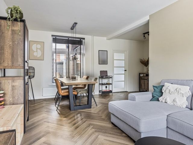 Prunuslaan 12, Roosendaal