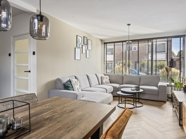 Prunuslaan 12, Roosendaal