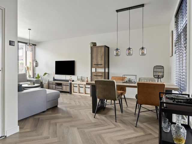 Prunuslaan 12, Roosendaal