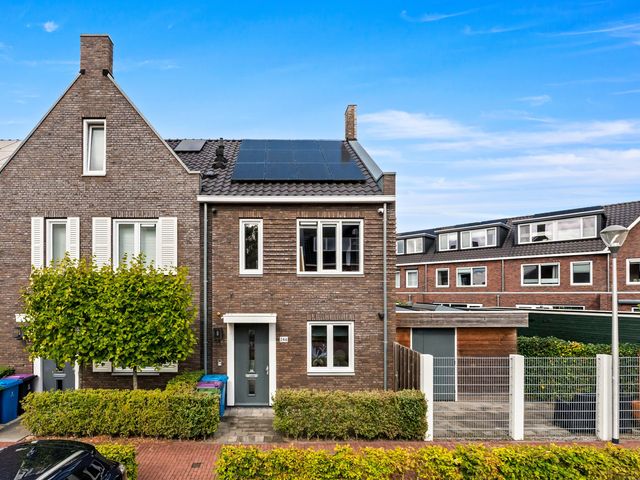Vossenzoom 246, Pijnacker