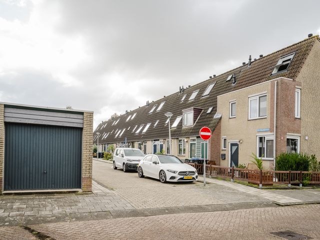 Fie Carelsenstraat 6, Spijkenisse