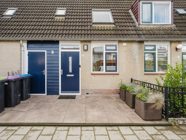 Fie Carelsenstraat 6, Spijkenisse