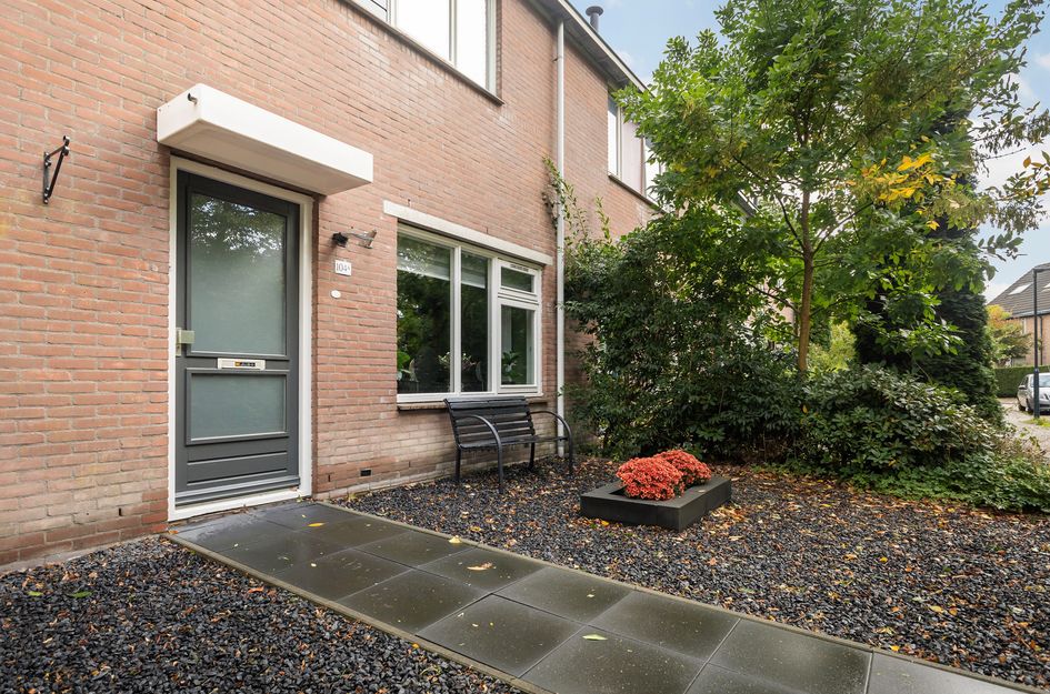 De Twee Gebroeders 104A