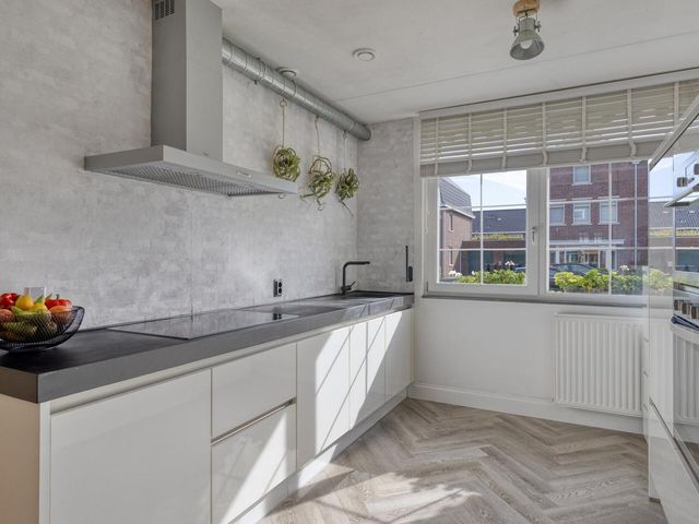 Veenendaalstraat 143, Tilburg