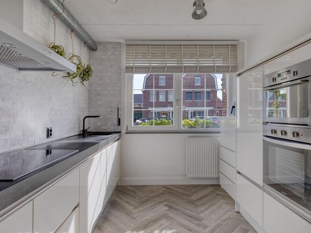 Veenendaalstraat 143, Tilburg