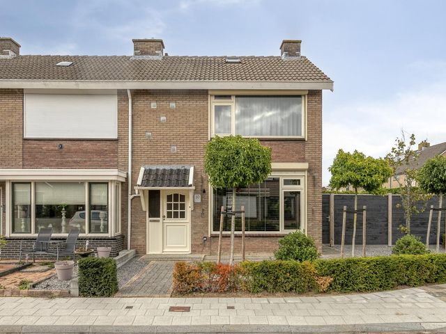 Deltastraat 10, Krabbendijke