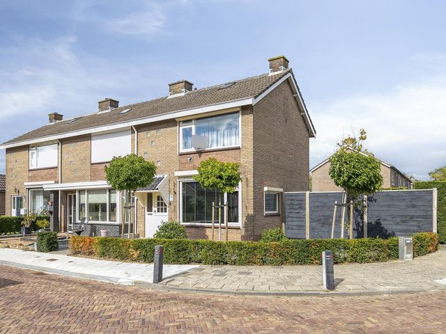 Deltastraat 10, Krabbendijke
