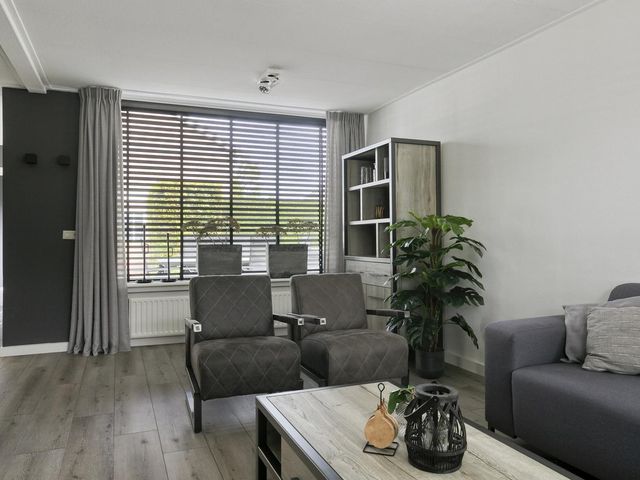 Deltastraat 10, Krabbendijke