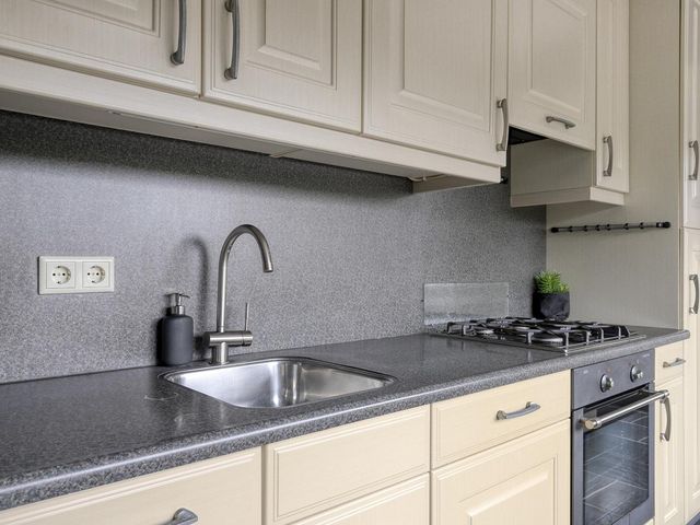 Deltastraat 10, Krabbendijke