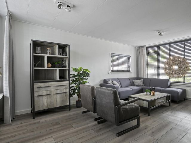 Deltastraat 10, Krabbendijke