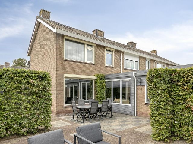 Deltastraat 10, Krabbendijke