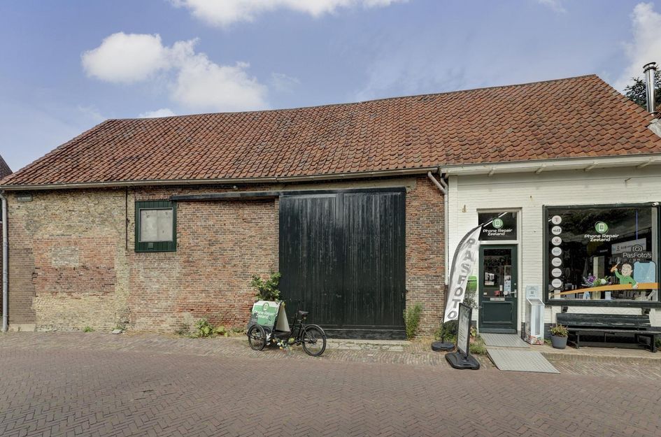 Kerkhof 28