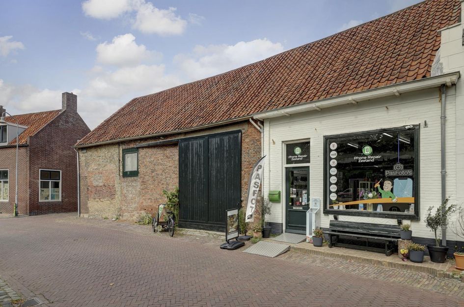 Kerkhof 28