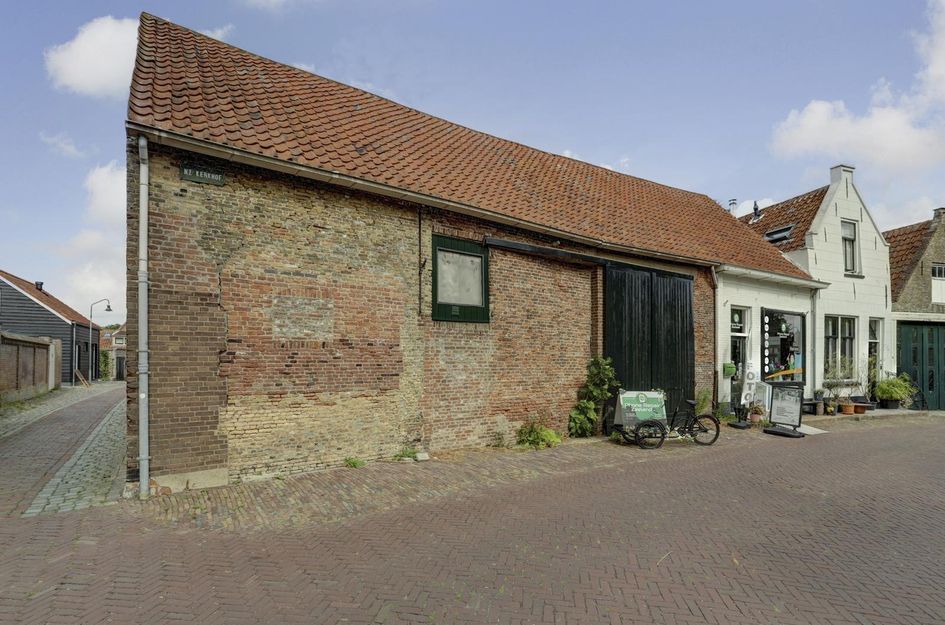 Kerkhof 28