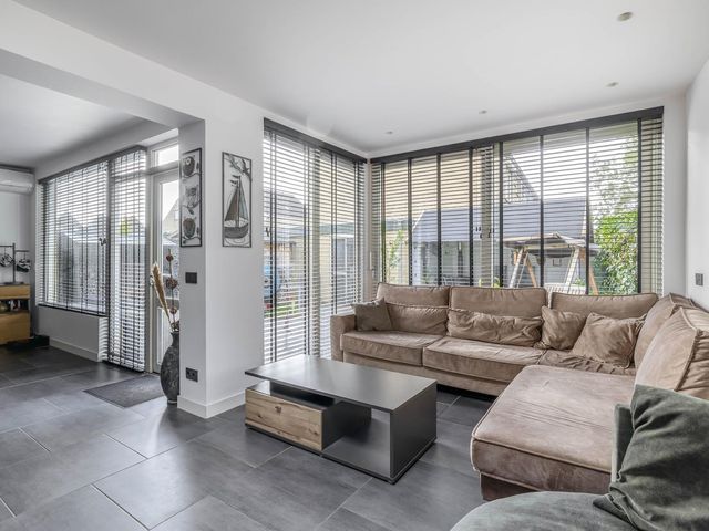 Christinalaan 21, Zwartewaal