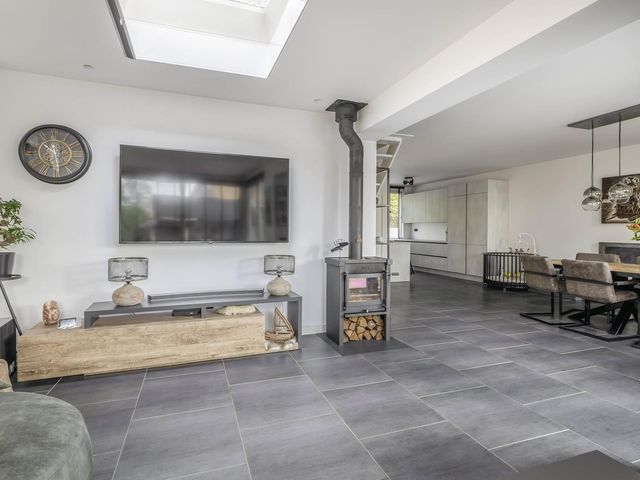 Christinalaan 21, Zwartewaal