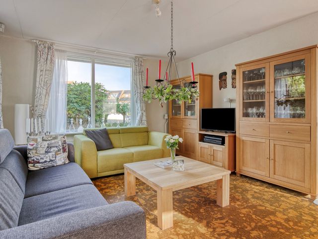 Prins Bernhardstraat 29, Ooltgensplaat