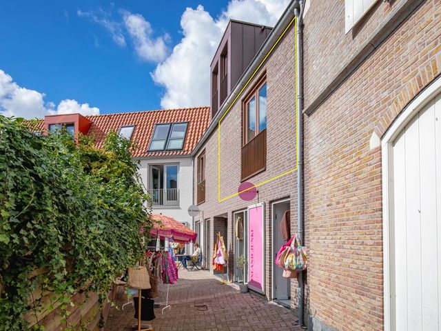 Kantoorstraat 11, Den Burg