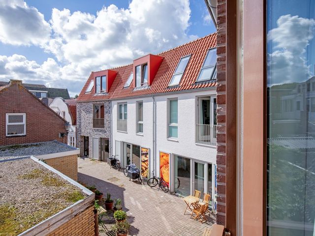 Kantoorstraat 11, Den Burg