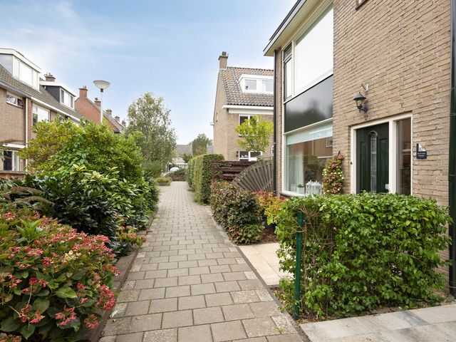 Bernhardstraat 10, Zoeterwoude