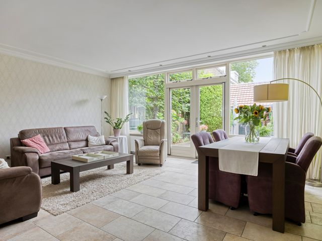 Bernhardstraat 10, Zoeterwoude