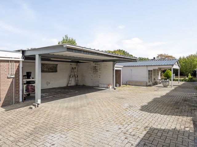 Dorpstraat 57, Buchten
