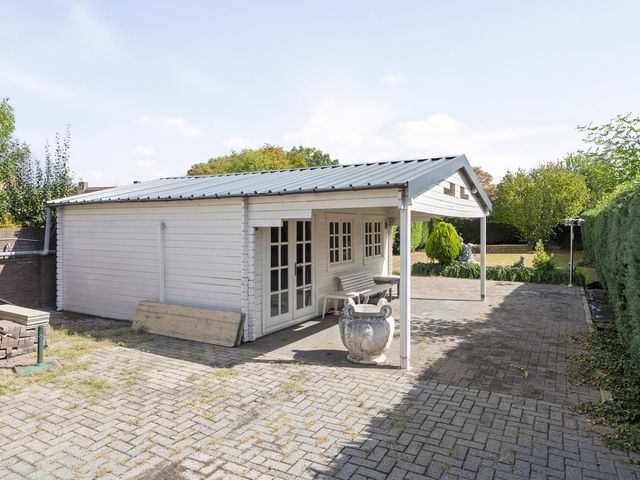 Dorpstraat 57, Buchten