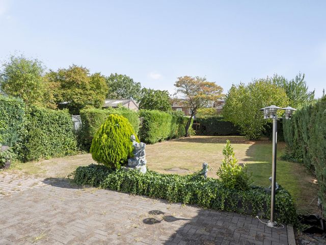Dorpstraat 57, Buchten