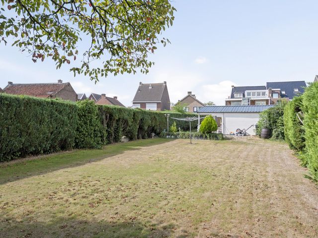 Dorpstraat 57, Buchten