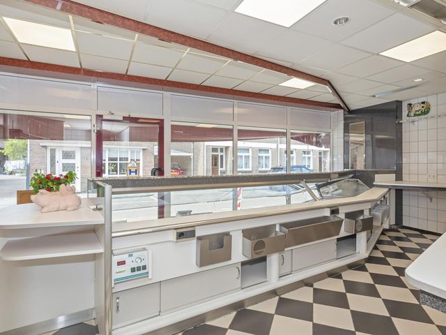 Dorpstraat 57, Buchten