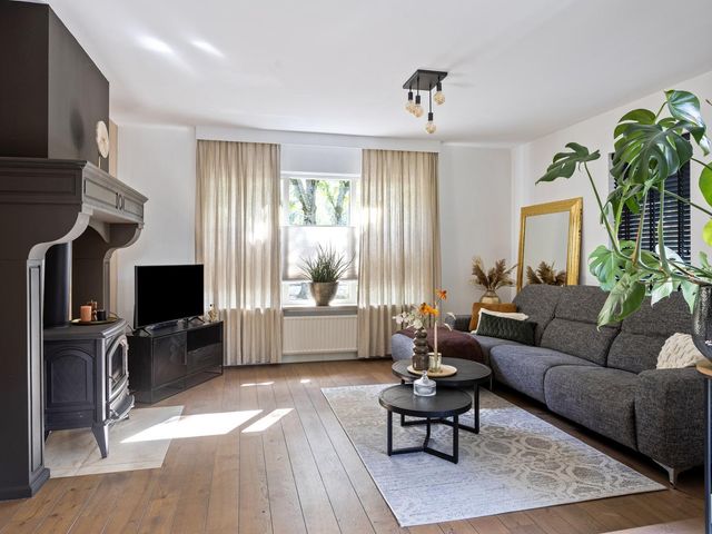 Robijndijk 104, Roosendaal